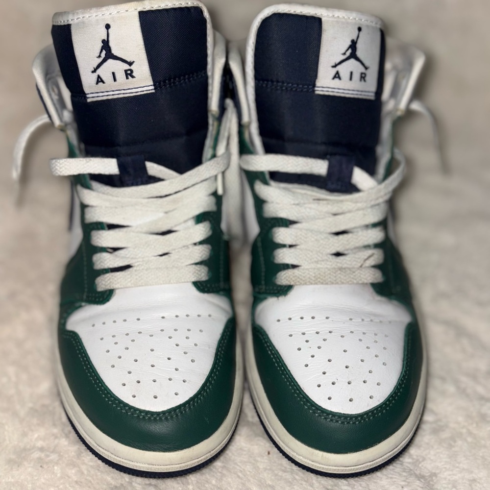 Jordan 1 mids